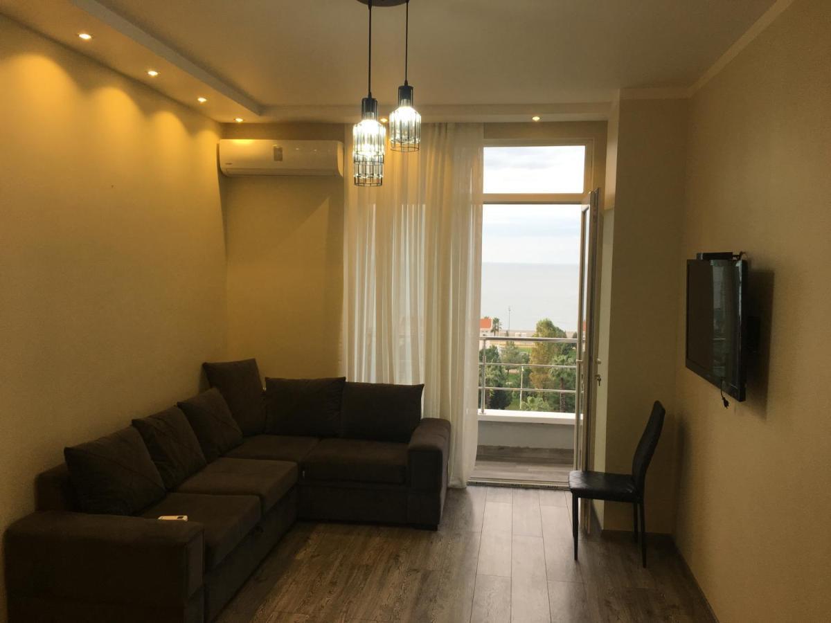 Apartment On Khimshiashvili 11A Батуми Екстериор снимка