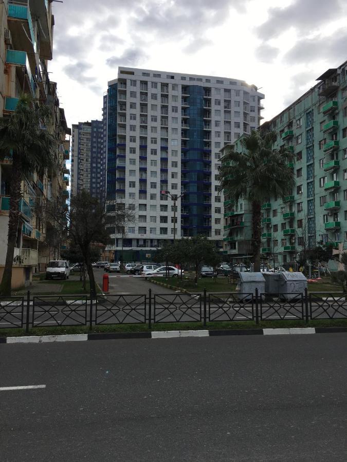 Apartment On Khimshiashvili 11A Батуми Екстериор снимка